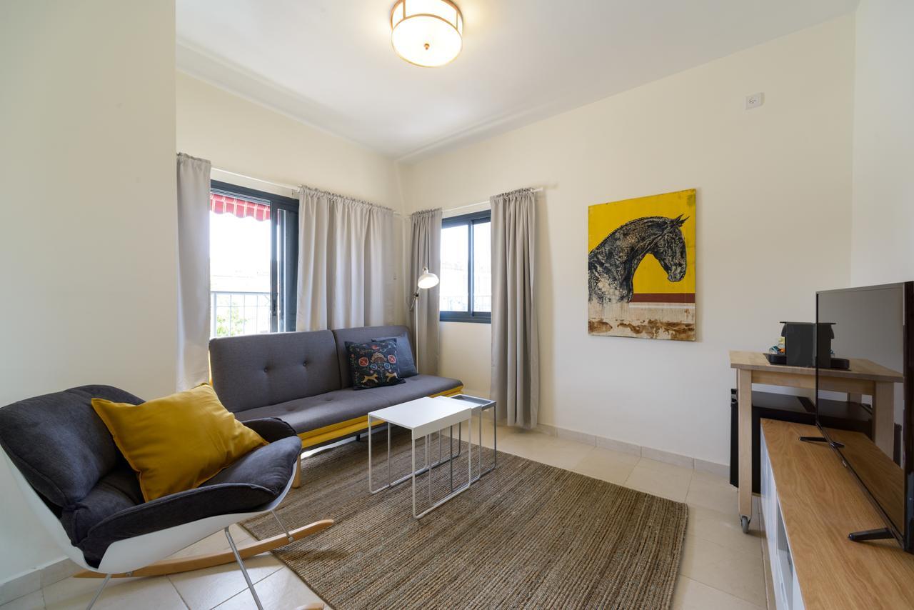 Luka 15 - By Beach Apartments Tlv Тель-Авив Номер фото